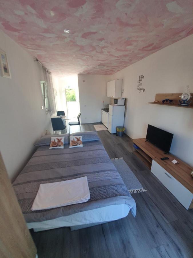 6 M, 50 M Do Plaze Apartment Barbat na Rabu Exterior photo