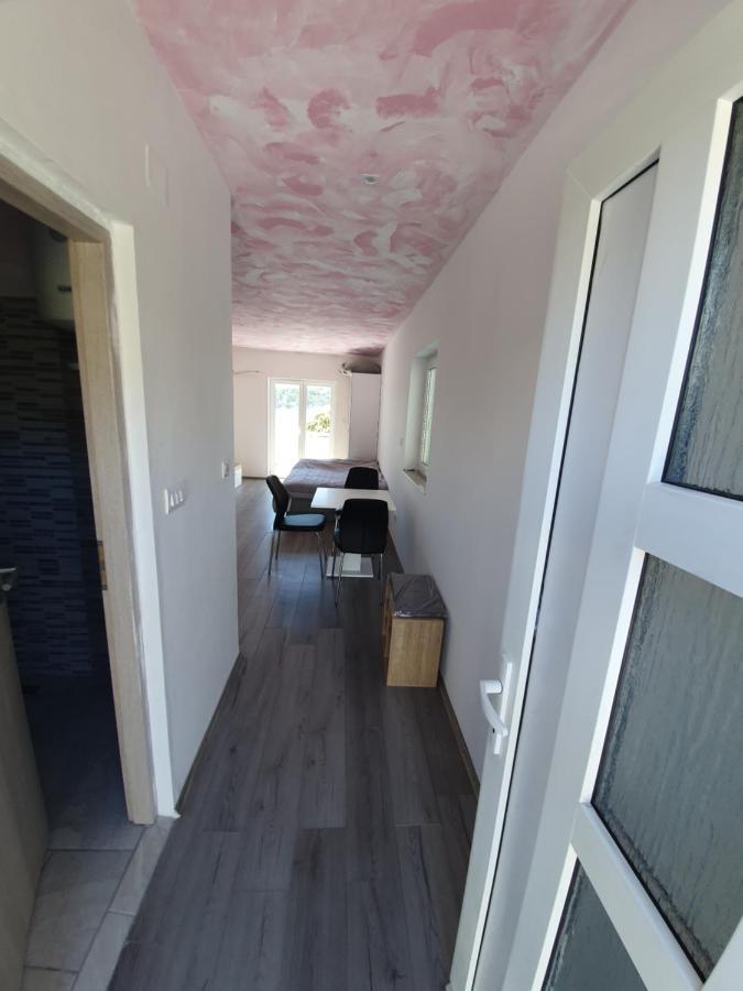 6 M, 50 M Do Plaze Apartment Barbat na Rabu Exterior photo