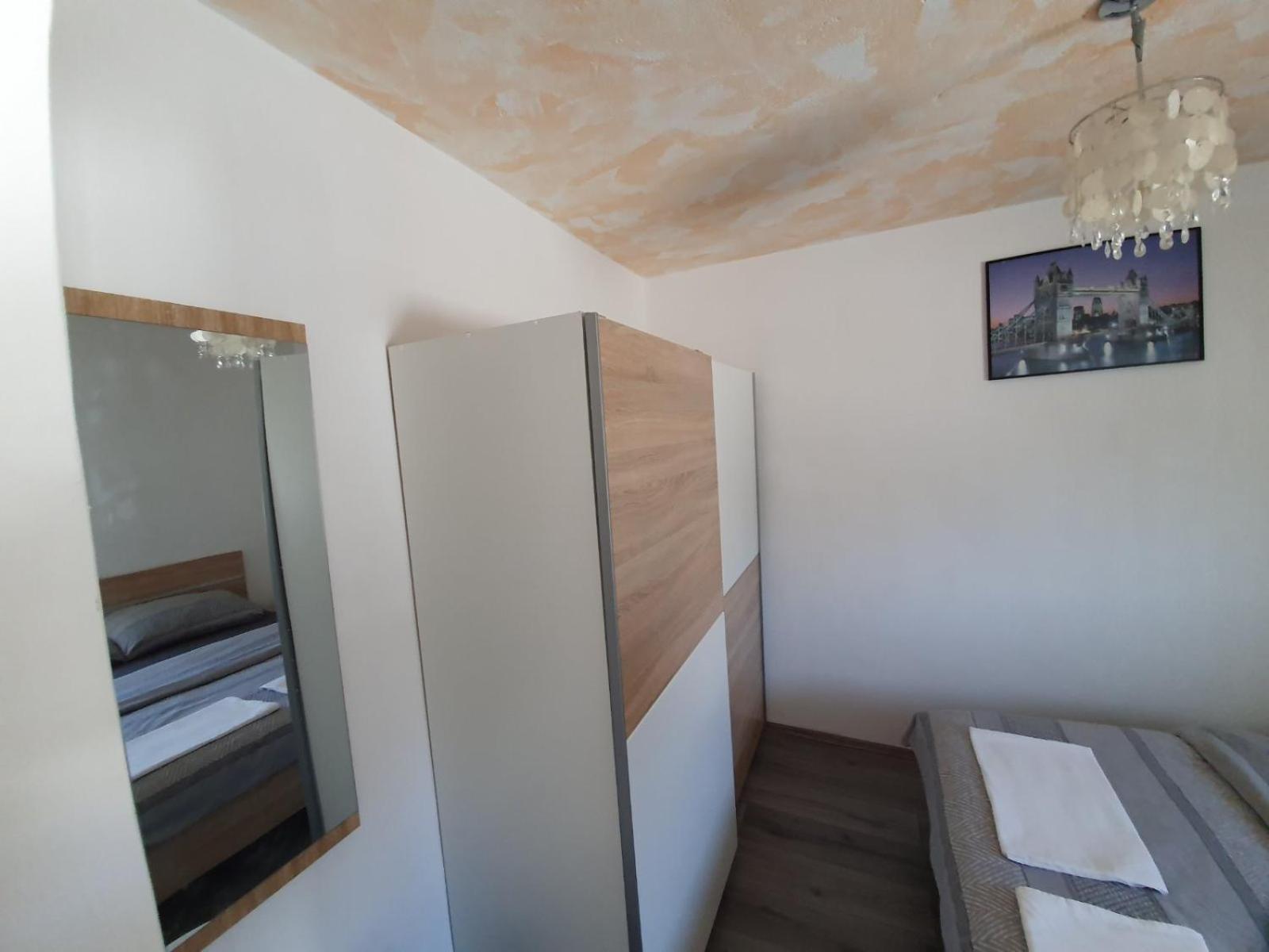 6 M, 50 M Do Plaze Apartment Barbat na Rabu Exterior photo