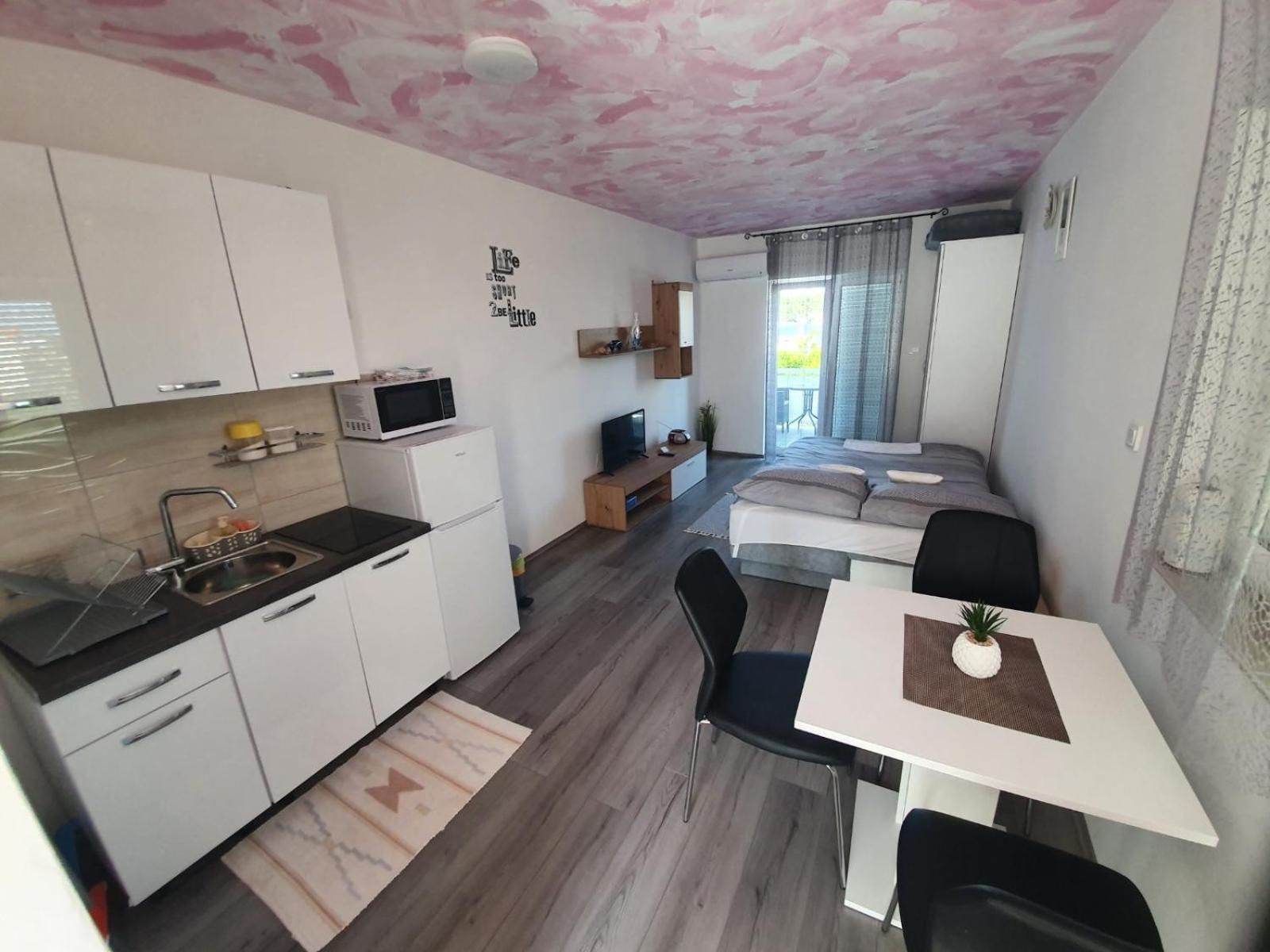 6 M, 50 M Do Plaze Apartment Barbat na Rabu Exterior photo